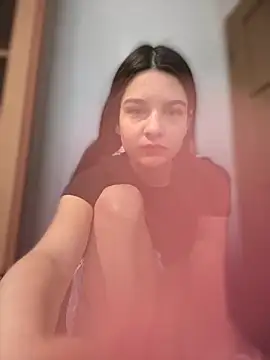 Snapshot of EvieSexy chatting on 03-20-25, 07:47 EvieSexy online show from 03-20-25, 07:47