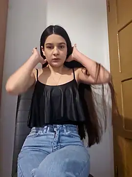 Snapshot of EvieSexy chatting on 03-21-25, 07:22 EvieSexy online show from 03-21-25, 07:22