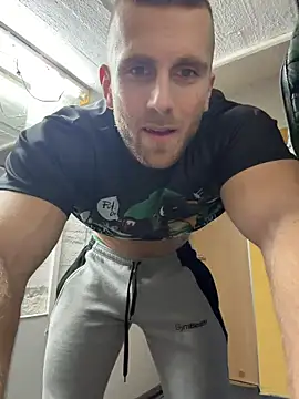 Snapshot of trainwithme chatting on 11-25-25, 08:14 trainwithme online show from 11-25-25, 08:14