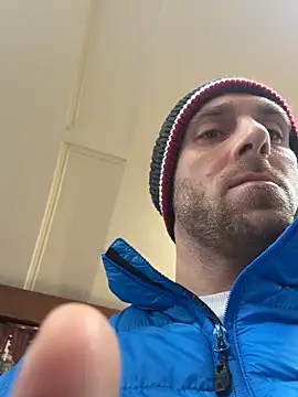 Snapshot of trainwithme chatting on 12-17-25, 08:09 trainwithme online show from 12-17-25, 08:09