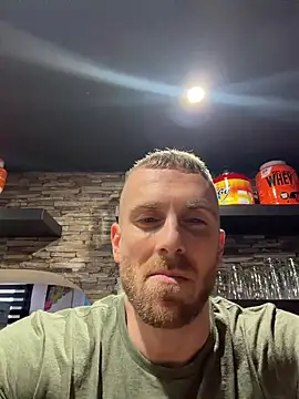 Snapshot of trainwithme chatting on 12-22-25, 12:02 trainwithme online show from 12-22-25, 12:02