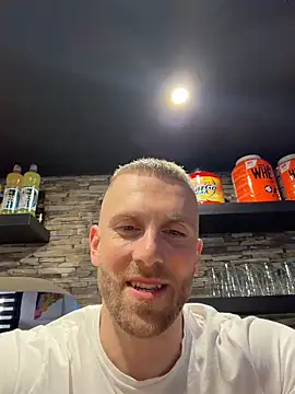 Snapshot of trainwithme chatting on 04-30-26, 11:27 trainwithme online show from 04-30-26, 11:27