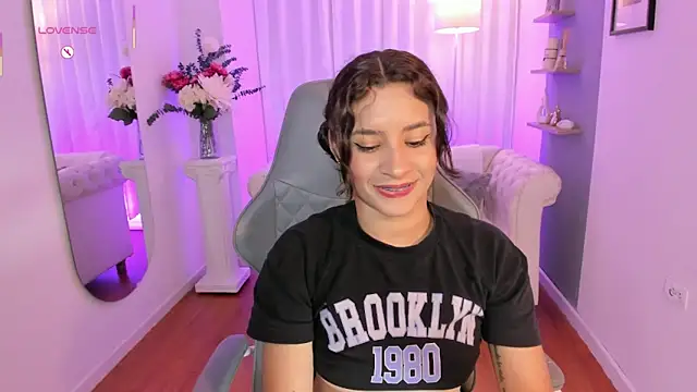 hanna mils online show from 06-19-26, 03:44