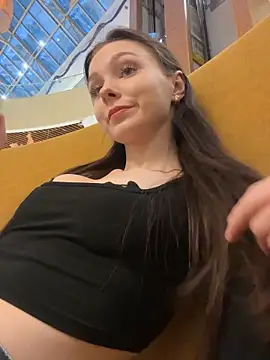 MilaBee online show from 11-05-25, 10:26