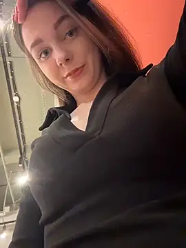 MilaBee online show from 04-11-26, 10:19