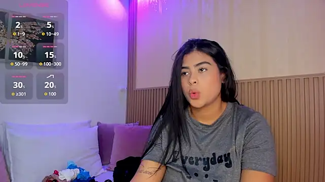 Snapshot of sharonscoth chatting on 10-13-25, 07:36 sharonscoth online show from 10-13-25, 07:36