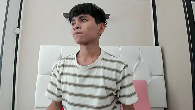 Snapshot of Ethan_Westt chatting on 09-22-25, 08:55 Ethan Westt online show from 09-22-25, 08:55