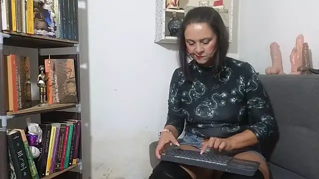 Amadamilf1980 online show from 11-05-25, 08:09