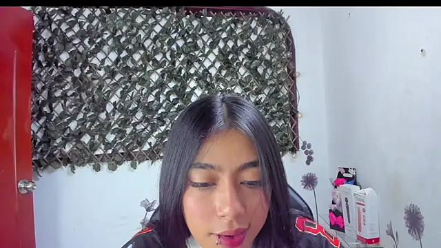 Sarahbrowm  online show from 11-21-25, 09:57