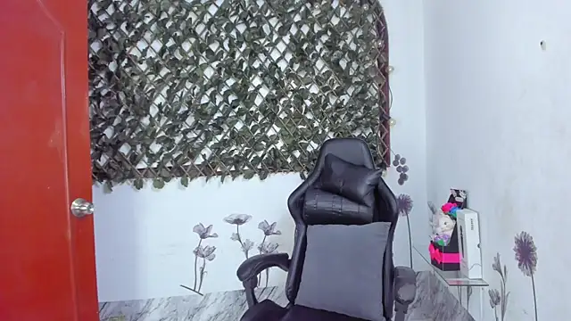 Sarahbrowm  online show from 11-26-25, 09:27