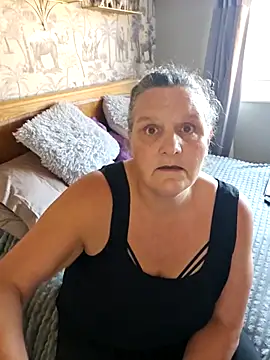 Snapshot of MissQueenBeex chatting on 09-16-25, 04:41 MissQueenBeex online show from 09-16-25, 04:41