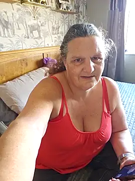 Snapshot of MissQueenBeex chatting on 09-24-25, 10:18 MissQueenBeex online show from 09-24-25, 10:18