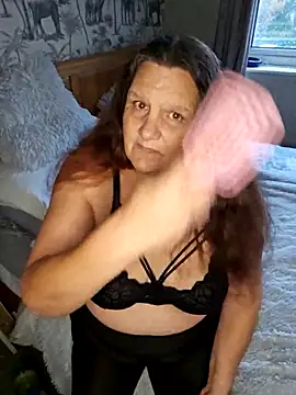 Snapshot of MissQueenBeex chatting on 10-23-25, 07:51 MissQueenBeex online show from 10-23-25, 07:51