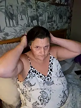 Snapshot of MissQueenBeex chatting on 11-02-25, 01:19 MissQueenBeex online show from 11-02-25, 01:19