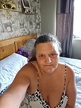 Snapshot of MissQueenBeex chatting on 11-03-25, 10:16 MissQueenBeex online show from 11-03-25, 10:16