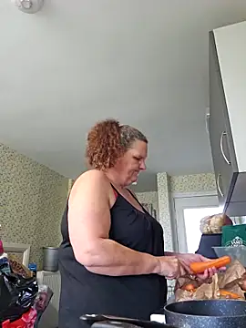 Snapshot of MissQueenBeex chatting on 11-09-25, 01:09 MissQueenBeex online show from 11-09-25, 01:09