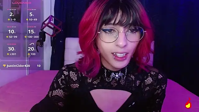 goth minerva online show from 10-21-25, 01:45