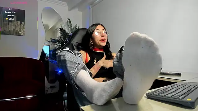 Laila Angels online show from 12-18-25, 07:20