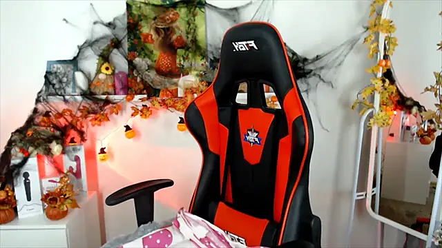 Lucky Lana online show from 10-28-25, 02:37