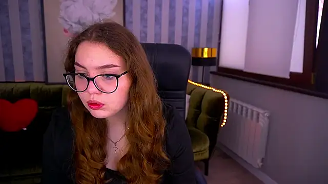 LuxSopphia online show from 03-22-25, 06:00