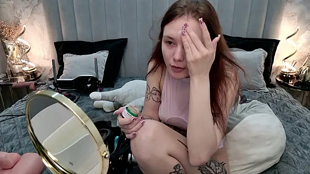 Snapshot of CarolineTenders chatting on 02-05-26, 01:32 CarolineTenders online show from 02-05-26, 01:32