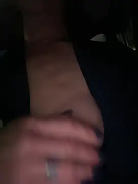 Snapshot of Lilbeezie81 chatting on 02-02-26, 03:27 Lilbeezie81 online show from 02-02-26, 03:27