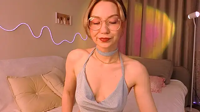 Lilo Sims online show from 09-29-25, 01:00