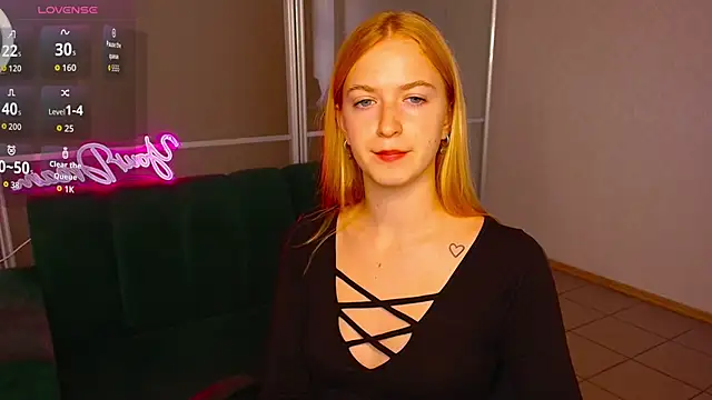 Snapshot of MirandaMayers chatting on 09-11-25, 05:51 MirandaMayers online show from 09-11-25, 05:51