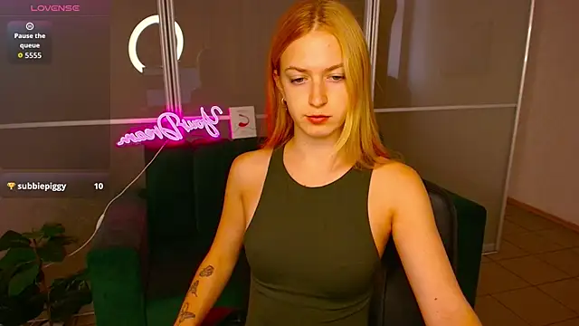Snapshot of MirandaMayers chatting on 09-29-25, 11:48 MirandaMayers online show from 09-29-25, 11:48