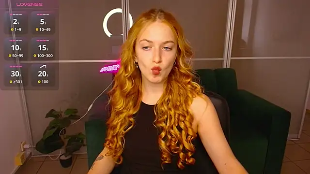 Snapshot of MirandaMayers chatting on 10-07-25, 11:40 MirandaMayers online show from 10-07-25, 11:40
