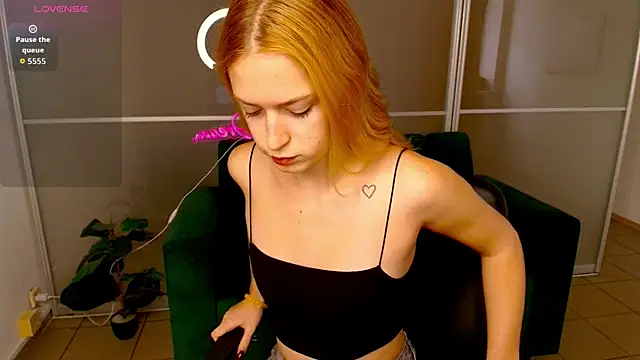Snapshot of MirandaMayers chatting on 10-09-25, 11:41 MirandaMayers online show from 10-09-25, 11:41