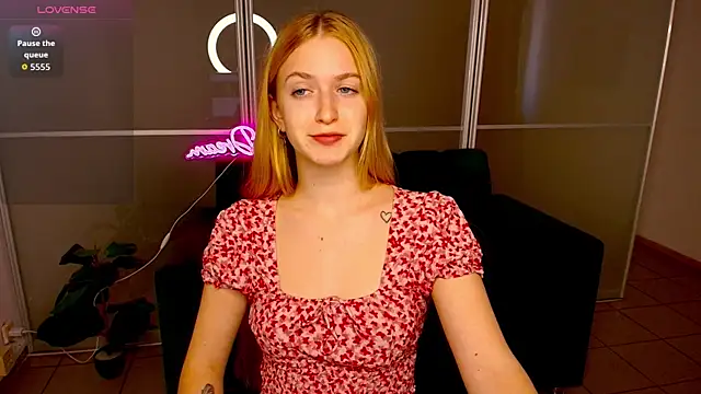 Snapshot of MirandaMayers chatting on 10-15-25, 07:19 MirandaMayers online show from 10-15-25, 07:19