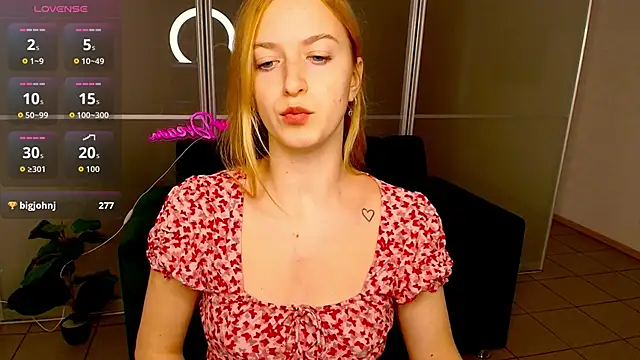 Snapshot of MirandaMayers chatting on 10-17-25, 05:43 MirandaMayers online show from 10-17-25, 05:43