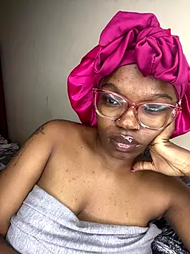 Snapshot of YummyMelanin117 chatting on 11-21-25, 08:29 YummyMelanin117 online show from 11-21-25, 08:29