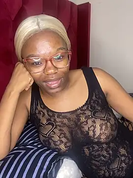 Snapshot of YummyMelanin117 chatting on 02-18-26, 09:33 YummyMelanin117 online show from 02-18-26, 09:33