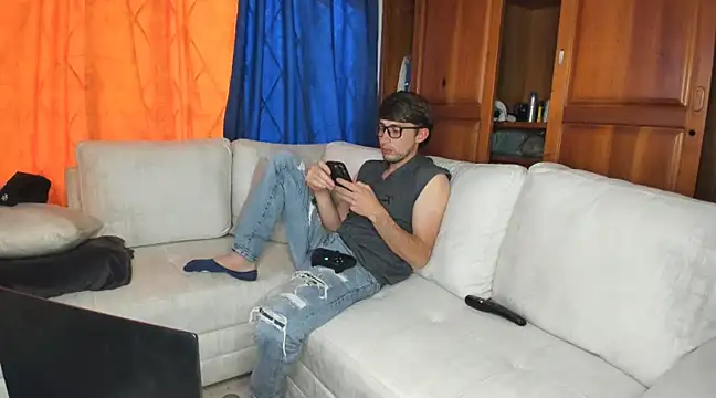 laurent 01 online show from 03-22-25, 10:04