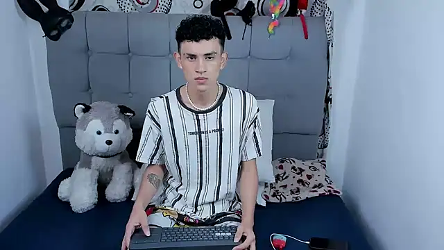 Snapshot of jeims_hotboy chatting on 09-25-25, 12:47 jeims hotboy online show from 09-25-25, 12:47