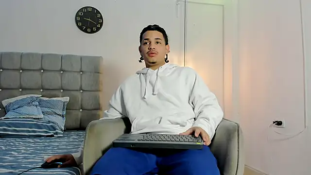 Snapshot of samxx_muscle chatting on 01-07-26, 02:19 samxx muscle online show from 01-07-26, 02:19