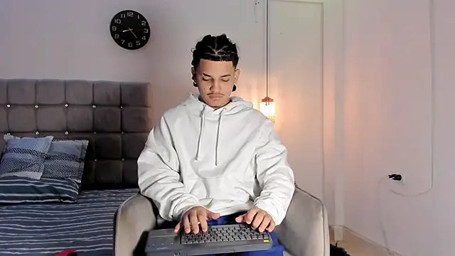 Snapshot of samxx_muscle chatting on 01-08-26, 01:24 samxx muscle online show from 01-08-26, 01:24