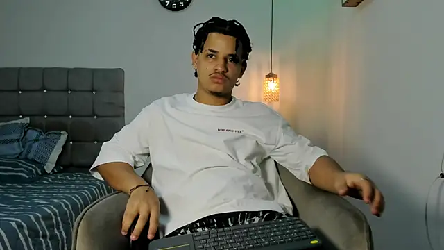 Snapshot of samxx_muscle chatting on 01-10-26, 01:13 samxx muscle online show from 01-10-26, 01:13