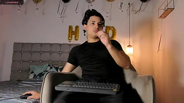 Snapshot of samxx_muscle chatting on 01-15-26, 01:05 samxx muscle online show from 01-15-26, 01:05