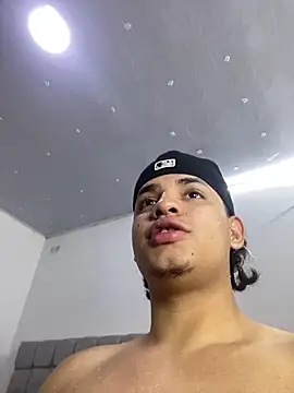 Snapshot of samxx_muscle chatting on 02-22-26, 08:02 samxx muscle online show from 02-22-26, 08:02