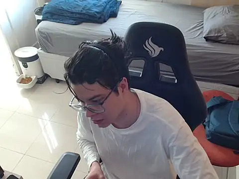 Snapshot of TimiidoSP011 chatting on 11-10-25, 08:41 TimiidoSP011 online show from 11-10-25, 08:41