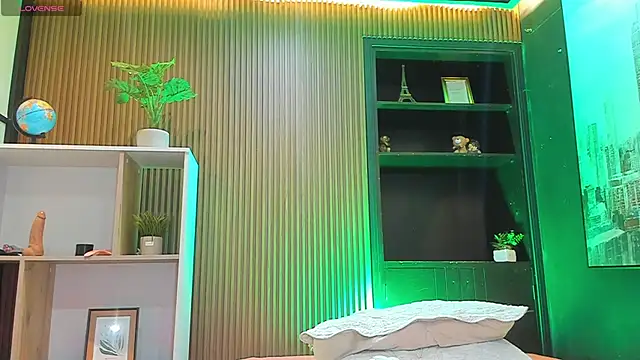 Snapshot of candyandmarilyn chatting on 03-10-26, 03:17 candyandmarilyn online show from 03-10-26, 03:17