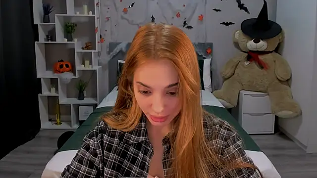 MelanieAlves online show from 10-31-25, 06:42