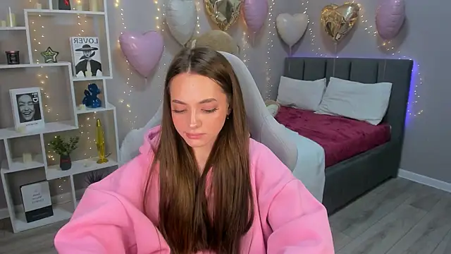 Snapshot of MelanieAlves chatting on 02-14-26, 12:35 MelanieAlves online show from 02-14-26, 12:35