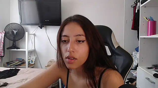 Snapshot of babygirlfree chatting on 03-17-26, 05:38 babygirlfree online show from 03-17-26, 05:38