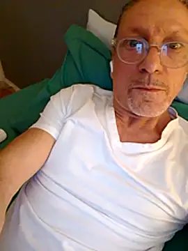 Snapshot of Deddyitalia3p chatting on 11-09-25, 07:34 Deddyitalia3p online show from 11-09-25, 07:34