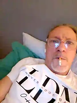 Snapshot of Deddyitalia3p chatting on 11-11-25, 09:59 Deddyitalia3p online show from 11-11-25, 09:59