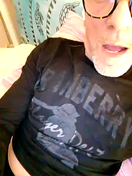 Snapshot of Deddyitalia3p chatting on 12-19-25, 10:28 Deddyitalia3p online show from 12-19-25, 10:28